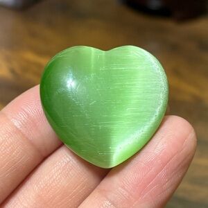 Green cats eye crystal heart carving, manmade material